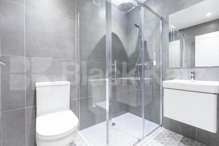 Stunning three bed with two bathrooms and a garden in Notting Hill Collville Road , Notting Hill